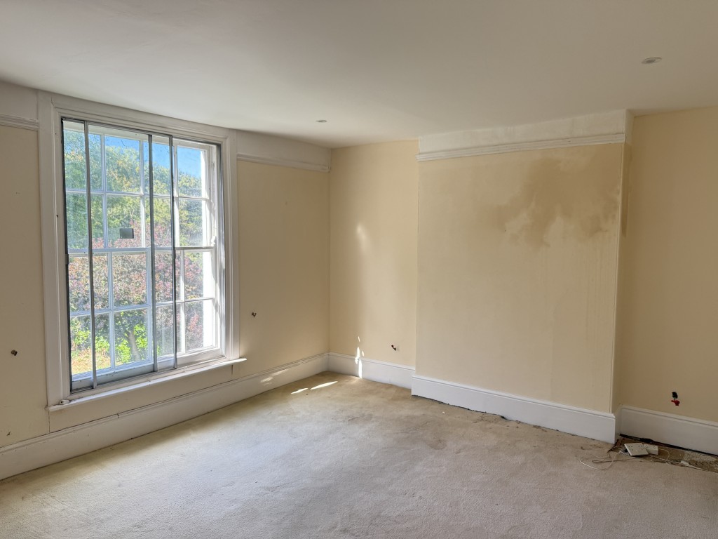 Lot: 192 - TWO-BEDROOM FLAT IN NEED OF IMPROVEMENT - Bedroom with window looking out to communal gardens